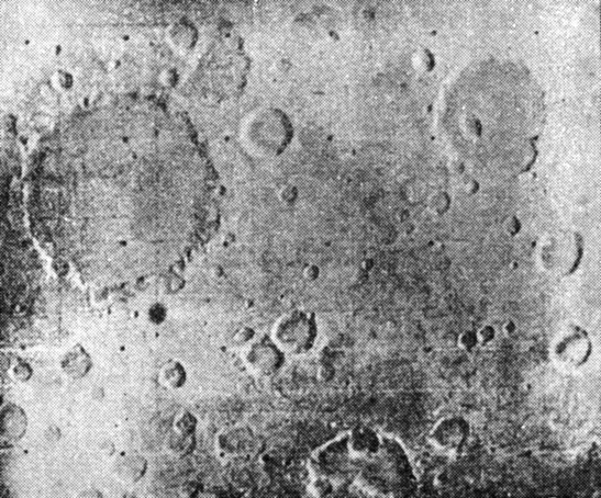 Рис. 11. Кратеры на поверхности Марса. Снимок 'Маринера-6'