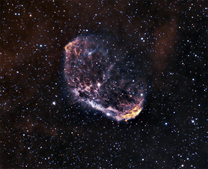 Туманность Полумесяц (Серп) (NGC 6888). Источник - scopetrader.com/RTE/uploads/NGC_6888_Ha__Ha_Ha_OIII_160_160_160_100_low.jpg